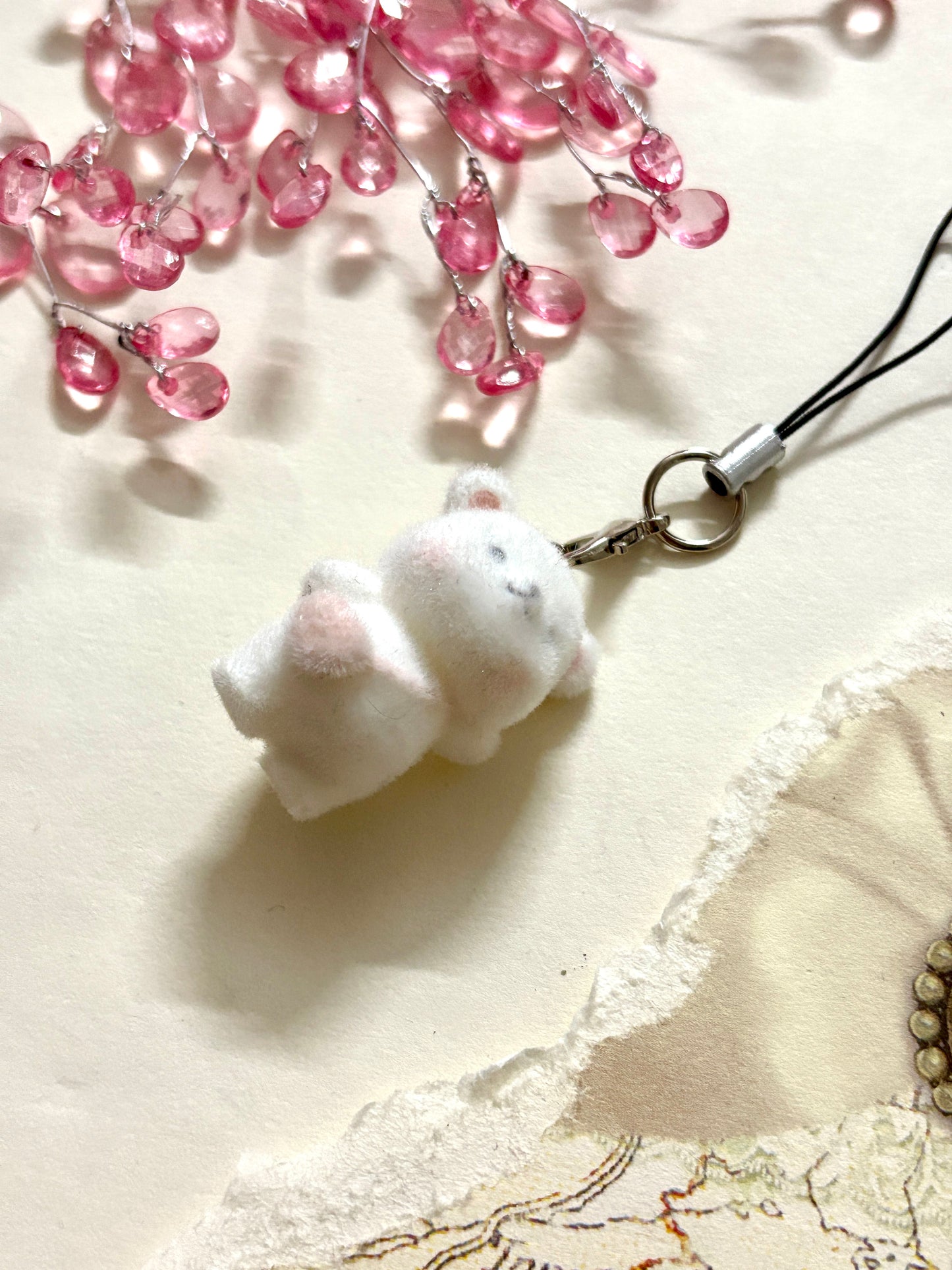 Kawaii mini plush bear phone charm in white with pink details, perfect for keychains, bags or phones. Soft and adorable for gifting or collecting.
