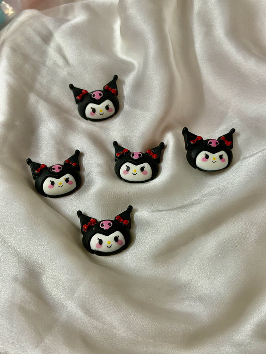 Single Kuromi Crocs Jibbitz charm in black with red bows and pink skull. Cute cartoon design ideal for fun and expressive Crocs styling.